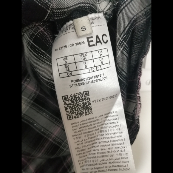 Guess Women's Plaid Sparkle Button Down S Grey Pink Silver Holiday Top Studs - Picture 5 of 5